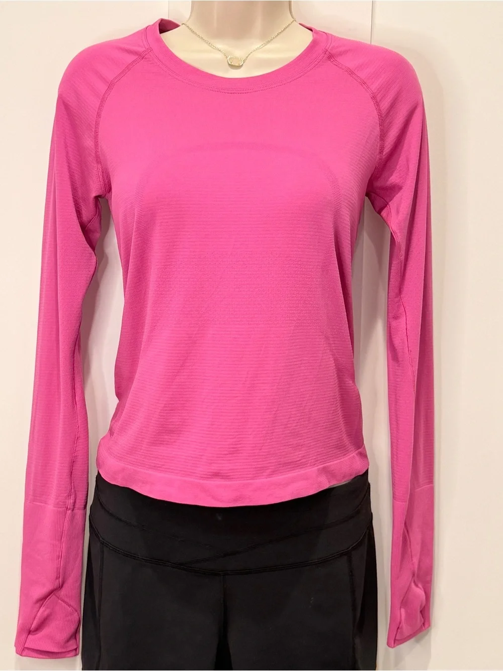 Lululemon Swiftly Tech Long-Sleeve Shirt 2.0 Size 6 Pow Pink Barbie Workout Yoga